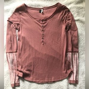 We the Free Free People tie dye washed dusty rose pink mauve henley sz Medium